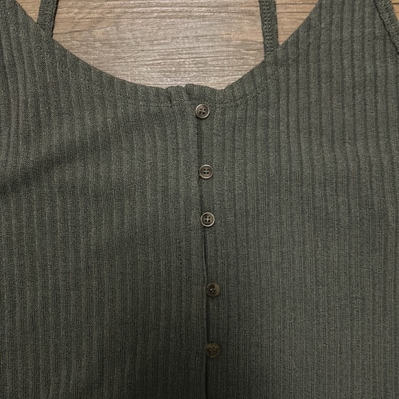 AEO olive button front tank NWT - Picture 3 of 12